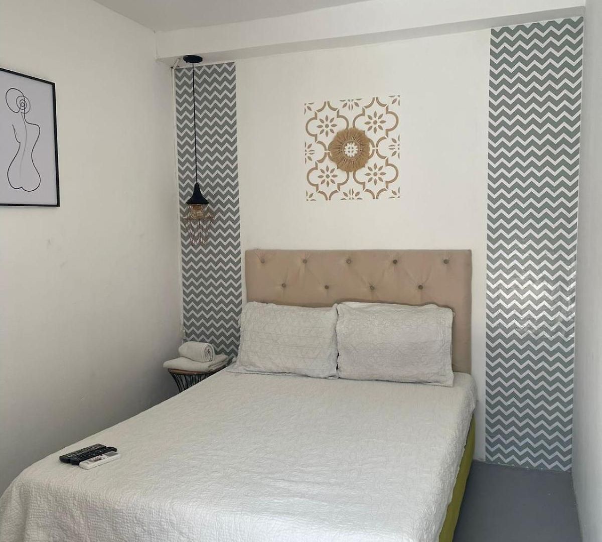 Wonderland Hostal *