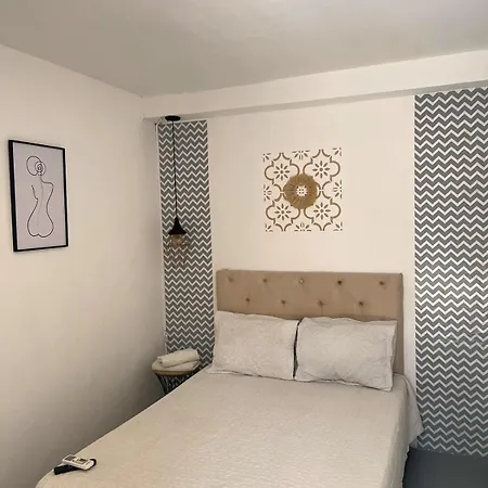 Hostal Wonderland *